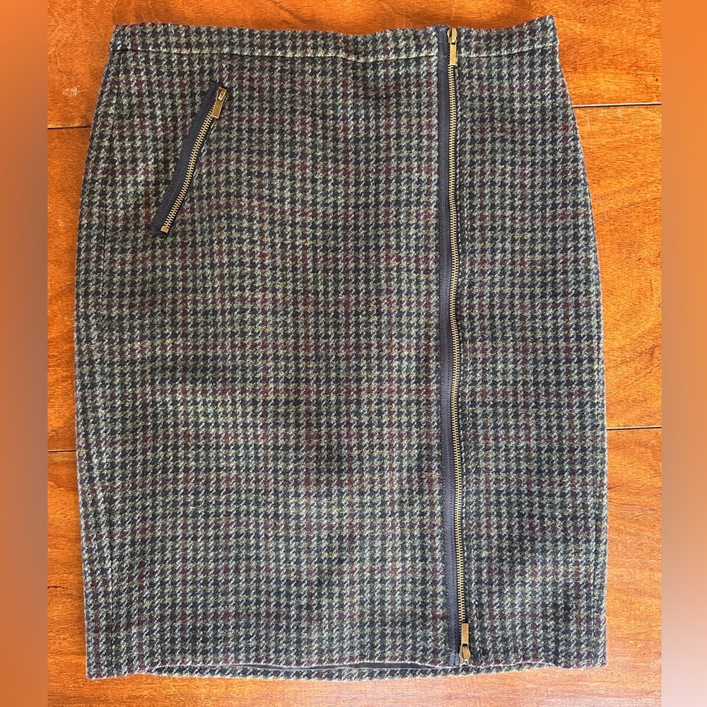 J.Crew 100% Wool Plaid Pencil Skirt | Size 12 | Gold Zip Detail | 24” Length